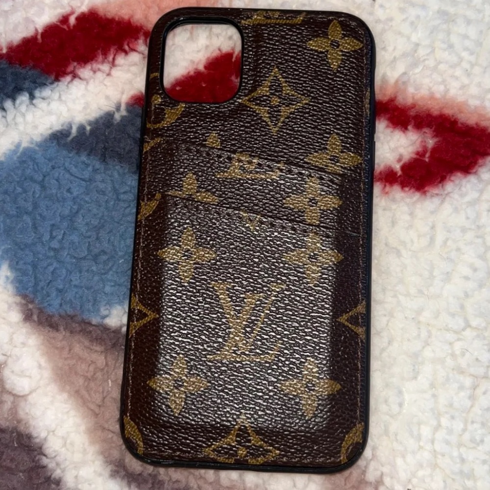 iphone 11 case barely used but is starting to come apart